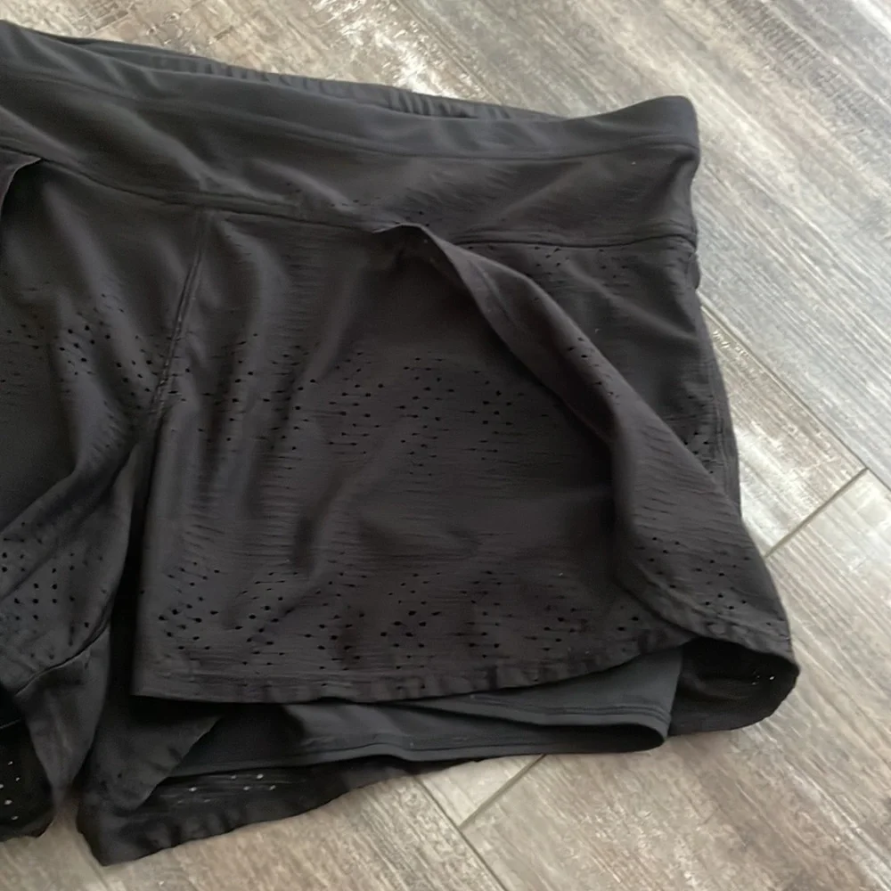 Athleta Black Laser Cut Running Lined Athletic Shorts large